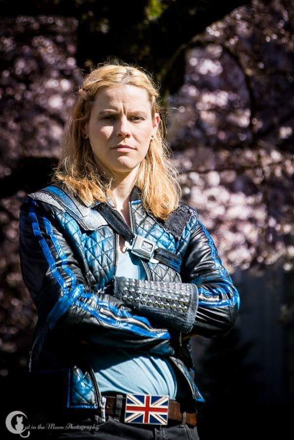 Erin cosplaying as Clarke Griffin from CW's The 100, photo taken by Diana Scheel of Cat in the Moon.